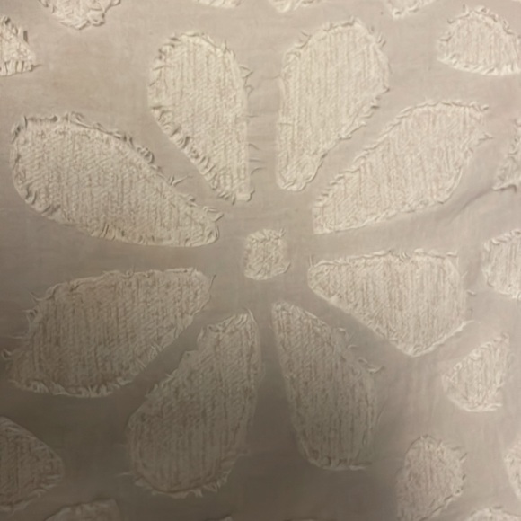 2 pillow shams 1 queen comforter - Picture 2 of 5